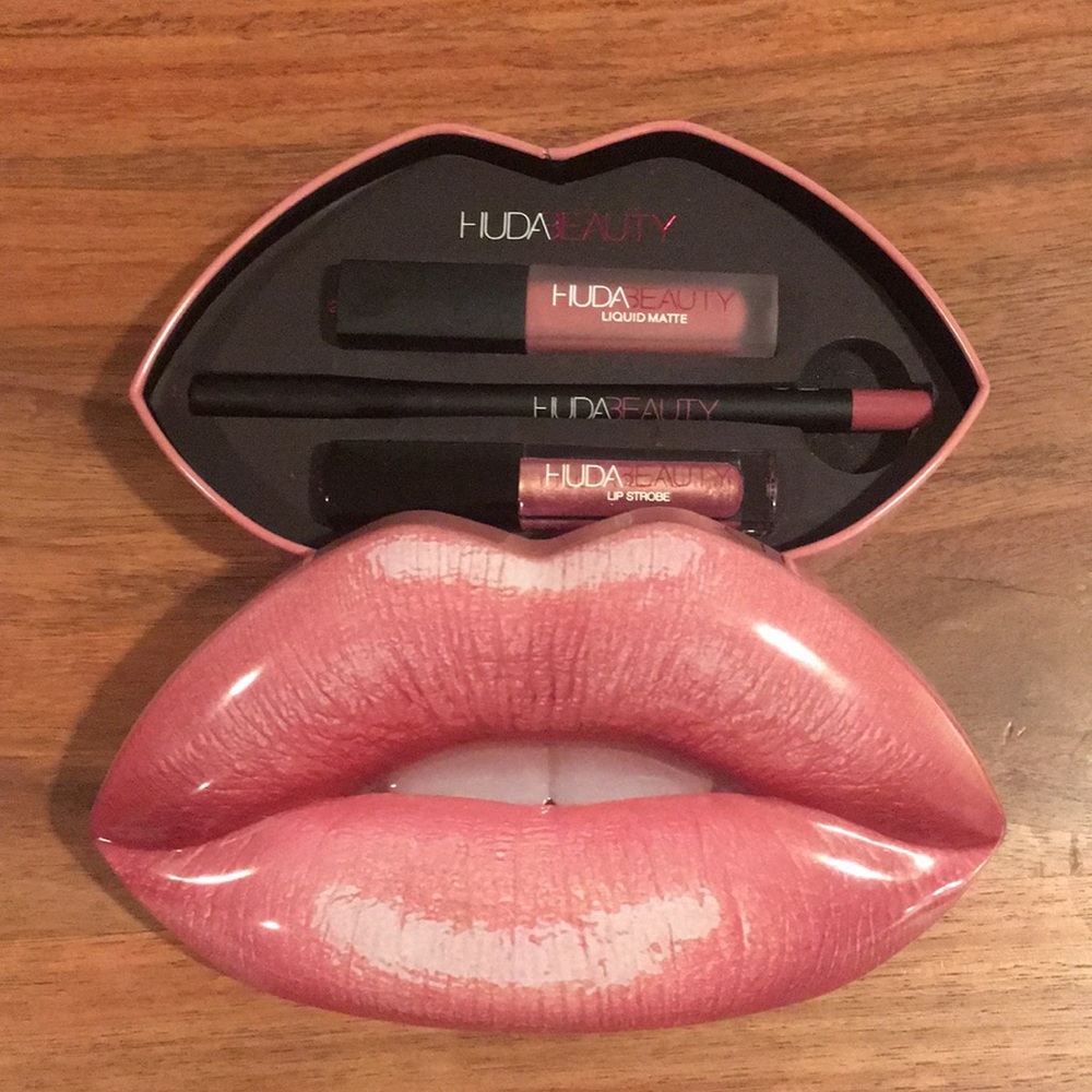 Huda Muse/Angelic lip contour set 😘💋